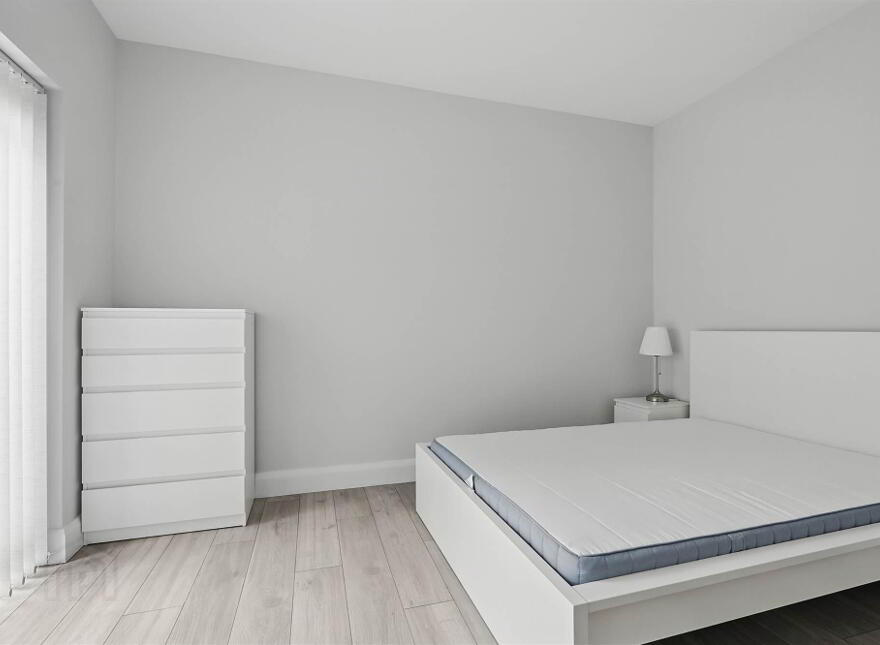 Apt 3, 37 Wellington Park, Lisburn Road, Belfast, BT9 6DN