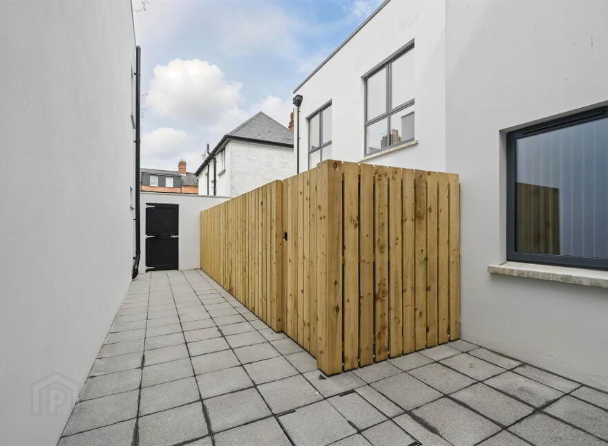 Apt 3, 37 Wellington Park, Lisburn Road, Belfast, BT9 6DN