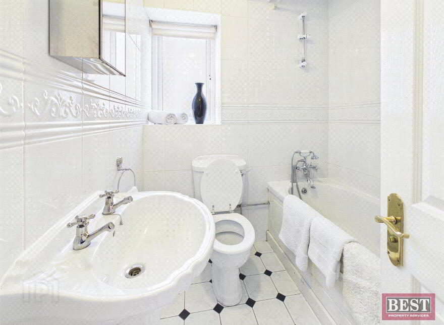 Flat 2 Waterfront House, 8 Seaview, Warrenpoint, Newry, BT34 3NJ