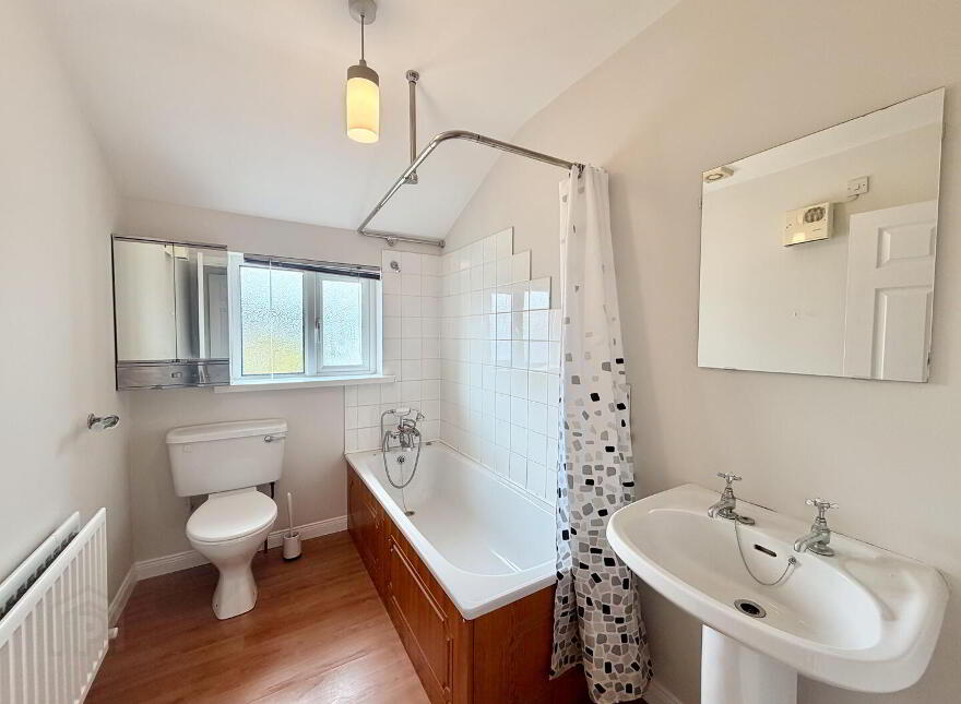 5 Dormans Court, Railway Street, Donaghadee, BT21 0JL