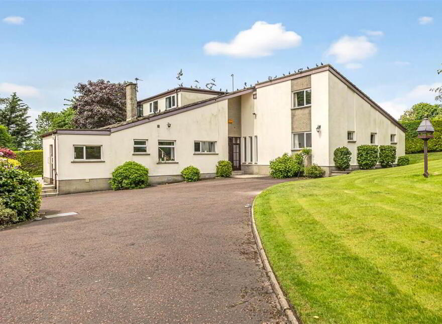 18 Upper Mealough Road, Carryduff, Belfast, BT8 8LR