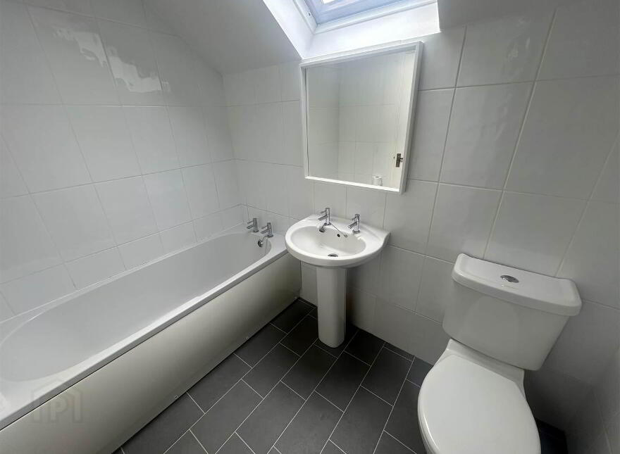 7 Railway Cottages, Bridge Road, Helens Bay, BT19 1TE