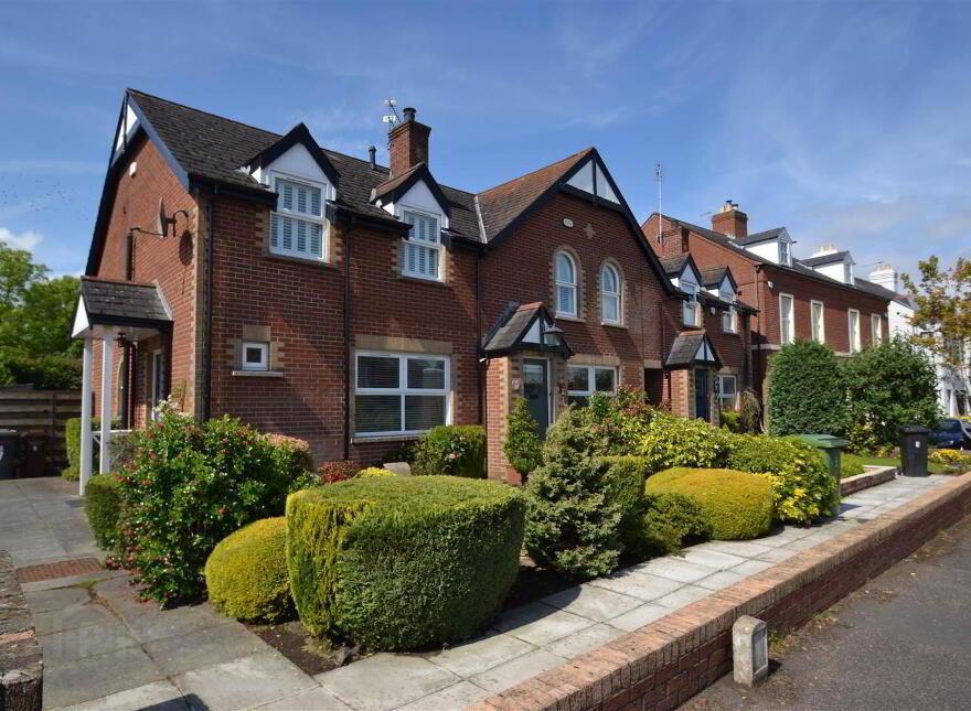 7 Railway Cottages, Bridge Road, Helens Bay, BT19 1TE photo