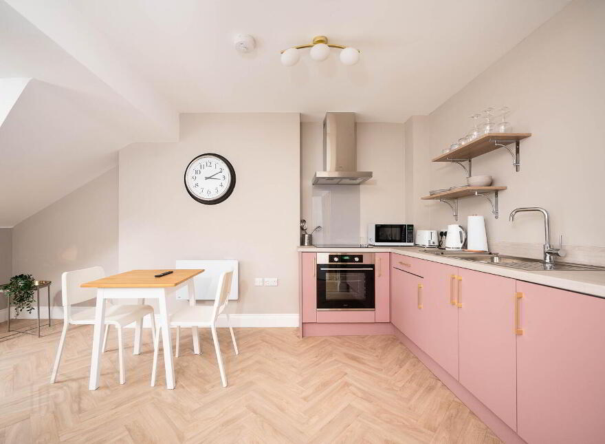 Apt 7, 15 Malone Road, Belfast, BT9 6RT