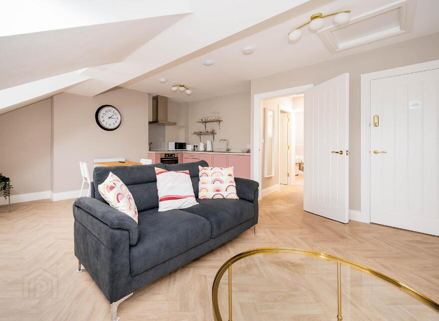 Apt 7, 15 Malone Road, Belfast, BT9 6RT