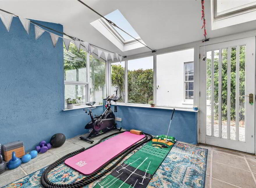 1 Wellington Park Terrace, Malone, Belfast, BT9 6DR