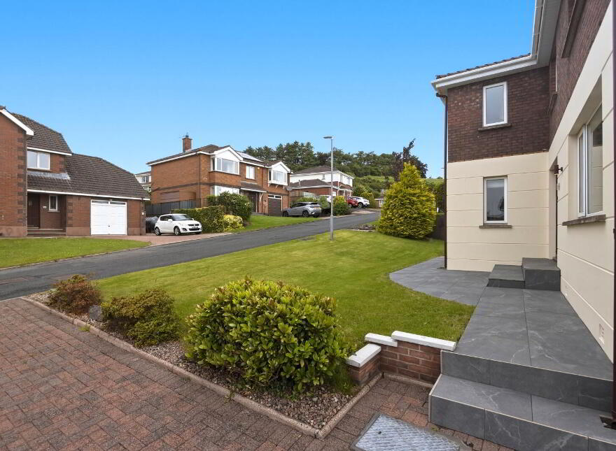 11 Lambert Rise, Dundonald, Belfast, BT16 1LQ