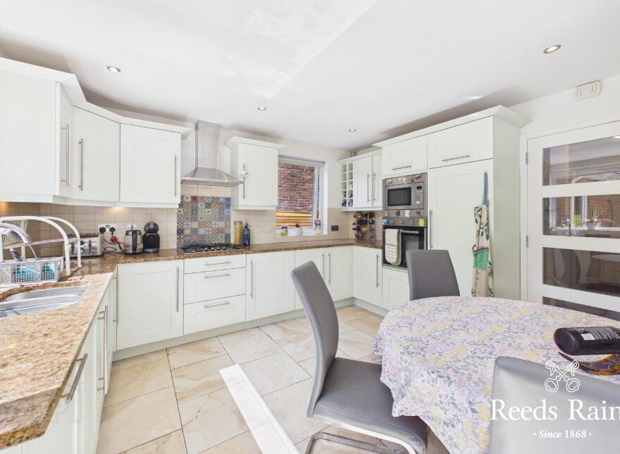 7 Loughview Drive, Upper Knockbreda Road, Belfast, BT6 0NU