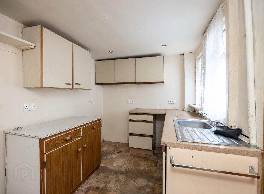 34 Bloomfield Avenue, Belfast, BT5 5AD