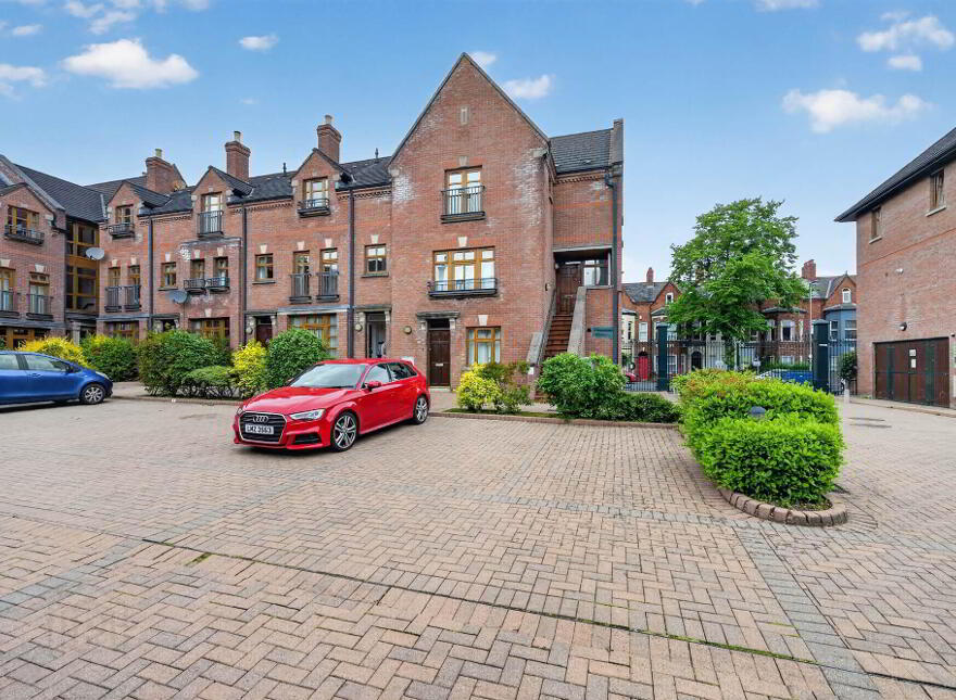 2 The Cloisters, Belfast, BT7 1GD