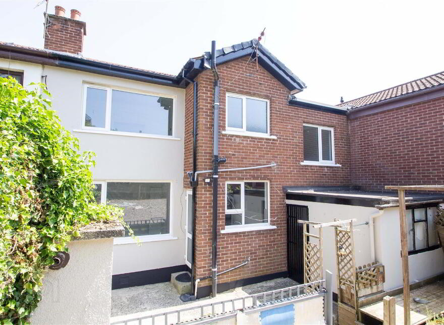 6 Gransha Rise, Glen Road, Belfast, BT11 8ES
