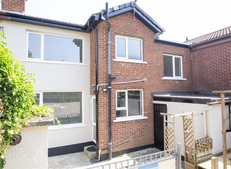 6 Gransha Rise, Glen Road, Belfast, BT11 8ES