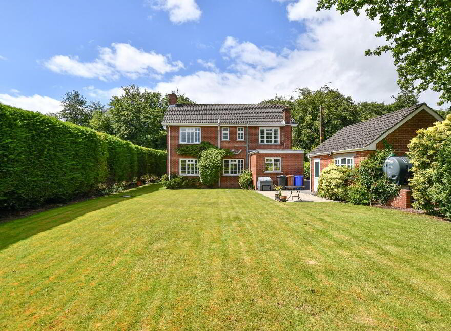 69 Crawfordsburn Road, Newtownards, BT23 4UH