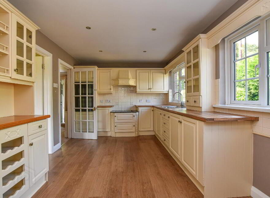 69 Crawfordsburn Road, Newtownards, BT23 4UH