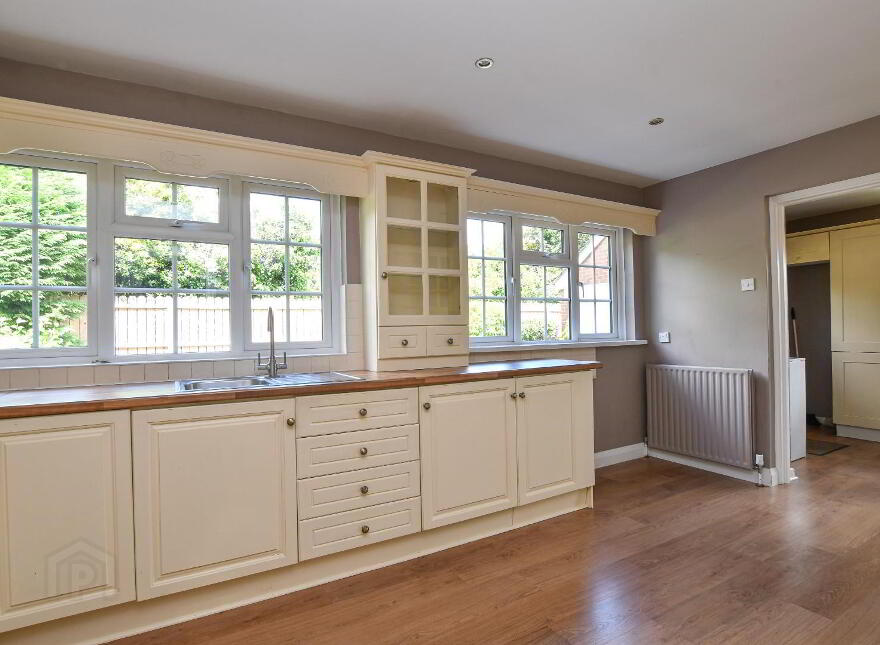 69 Crawfordsburn Road, Newtownards, BT23 4UH