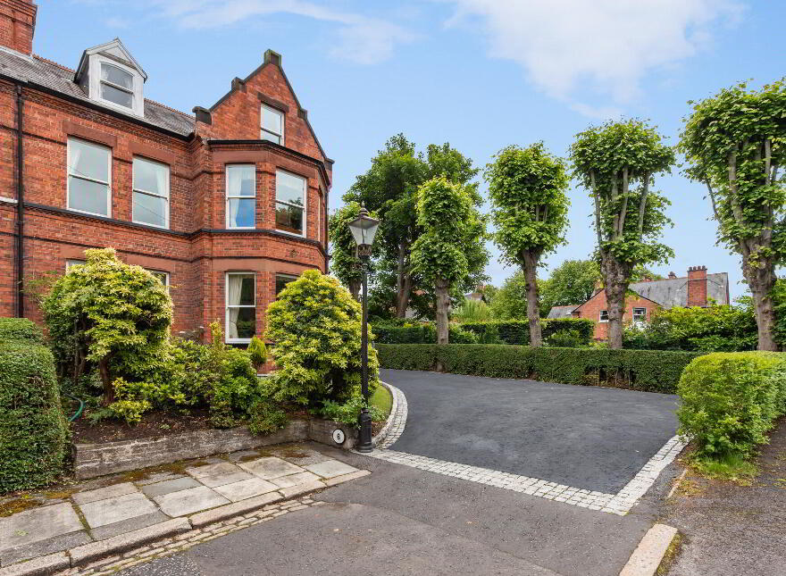 6 Eileen Gardens, Windsor Park, Malone Road, Belfast, BT9 6FW