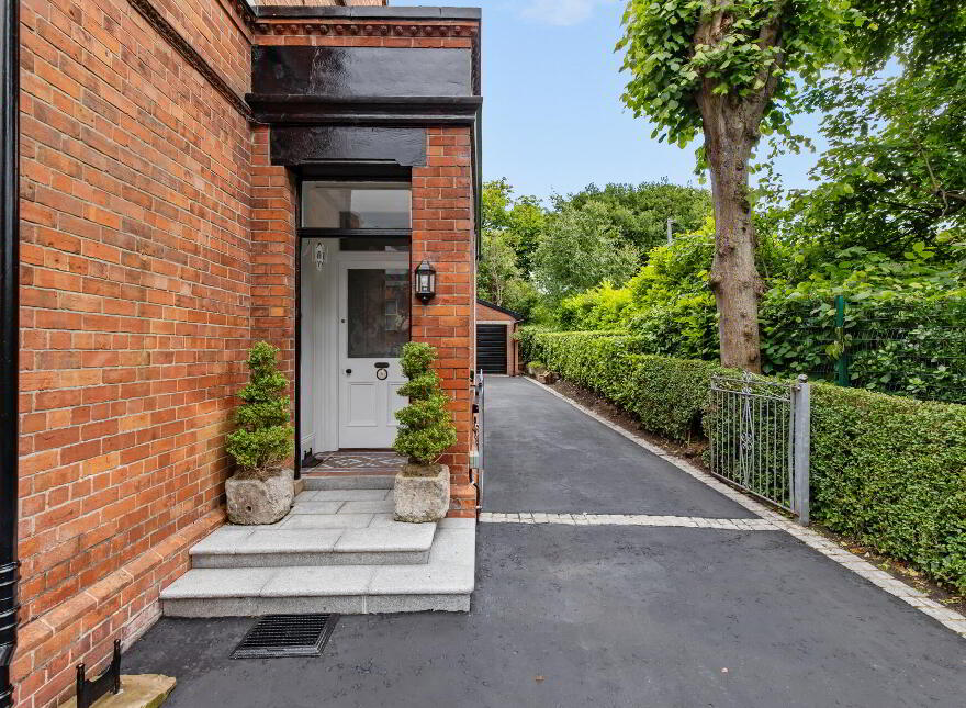 6 Eileen Gardens, Windsor Park, Malone Road, Belfast, BT9 6FW