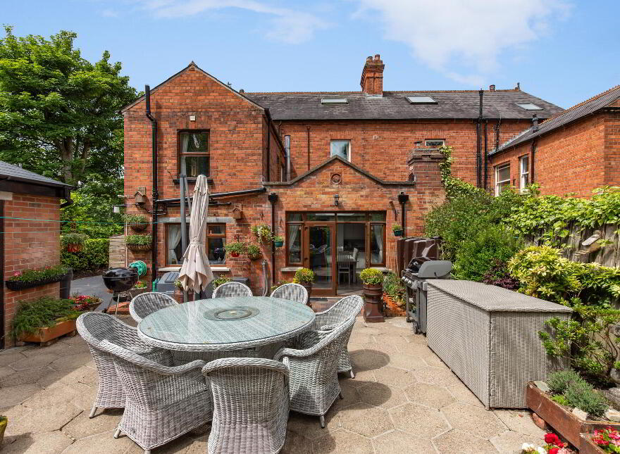 6 Eileen Gardens, Windsor Park, Malone Road, Belfast, BT9 6FW