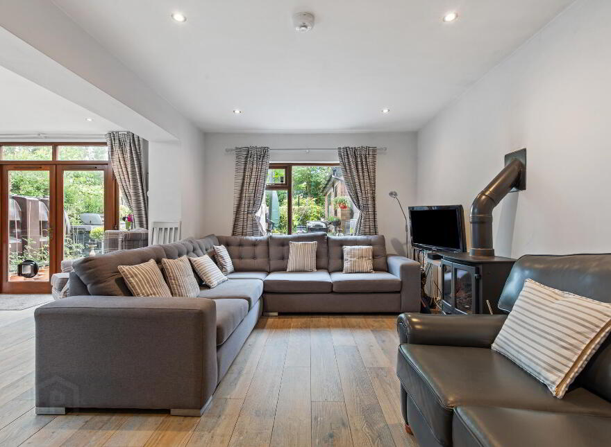 6 Eileen Gardens, Windsor Park, Malone Road, Belfast, BT9 6FW