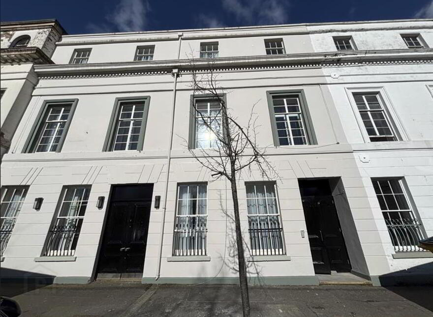 Apt 8, 5 Lower Crescent, Botanic, Belfast, BT7 1NR photo