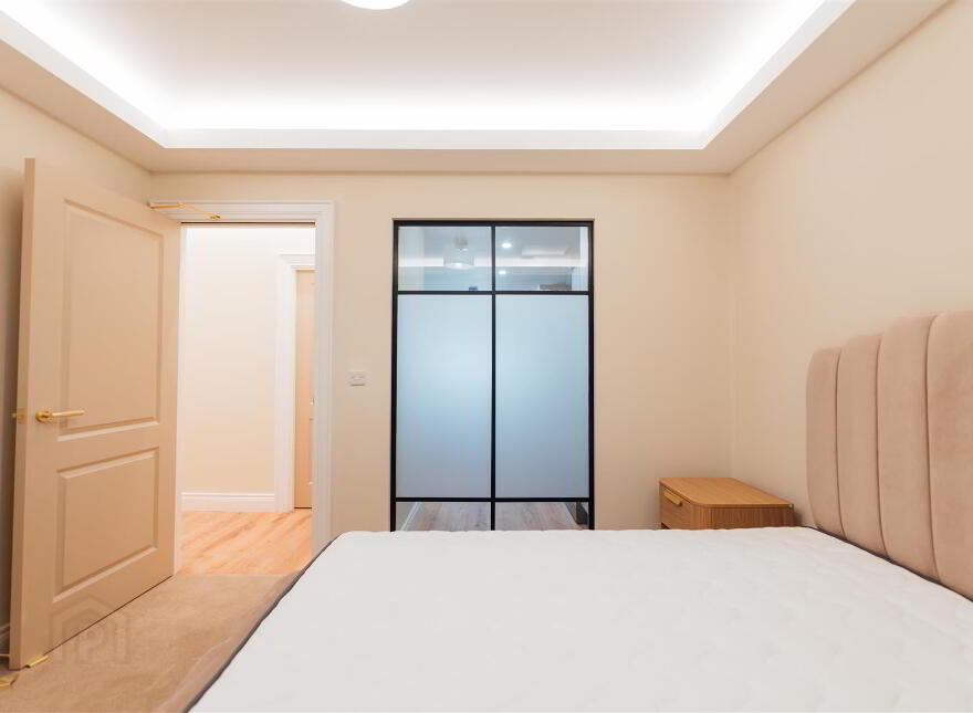 Apt 8, 5 Lower Crescent, Botanic, Belfast, BT7 1NR