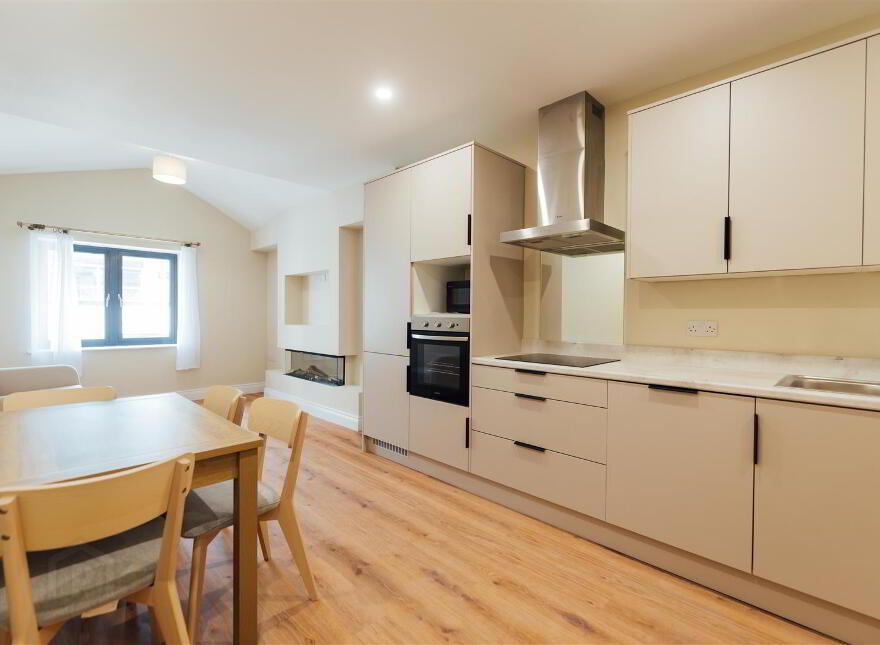 Apt 8, 5 Lower Crescent, Botanic, Belfast, BT7 1NR
