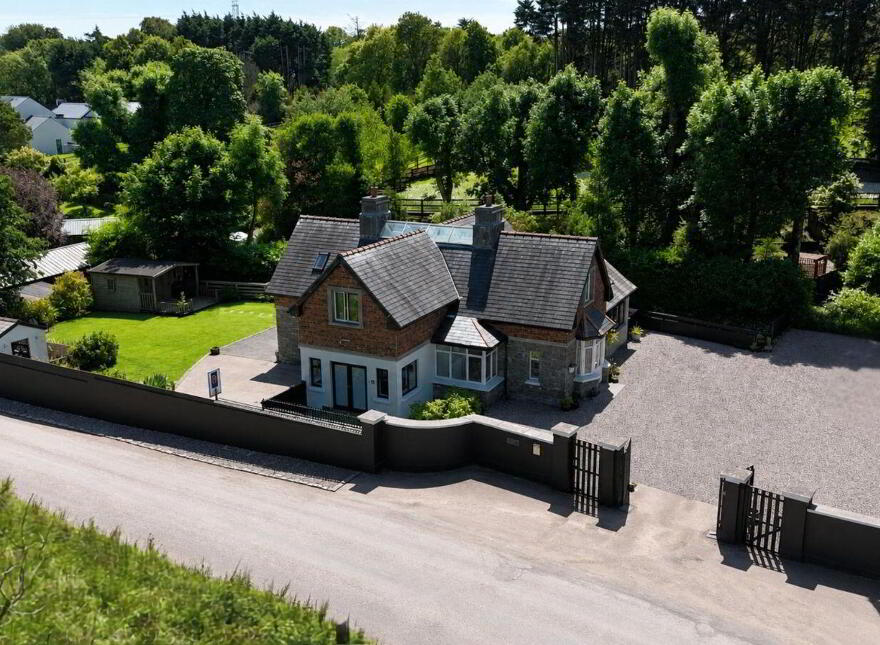 Parkgarriff Lodge, Laurel Hill, Monkstown, T12YNT7