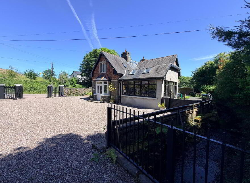 Parkgarriff Lodge, Laurel Hill, Monkstown, T12YNT7