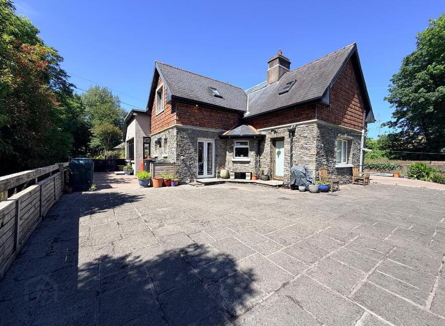 Parkgarriff Lodge, Laurel Hill, Monkstown, T12YNT7