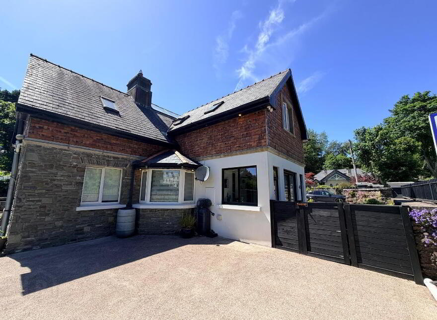 Parkgarriff Lodge, Laurel Hill, Monkstown, T12YNT7
