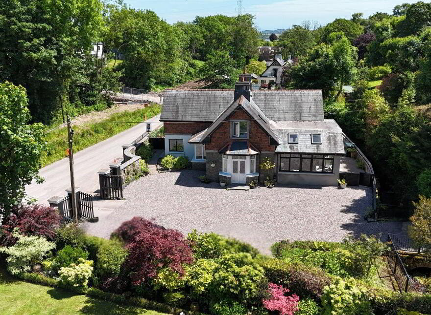 Parkgarriff Lodge, Laurel Hill, Monkstown, T12YNT7