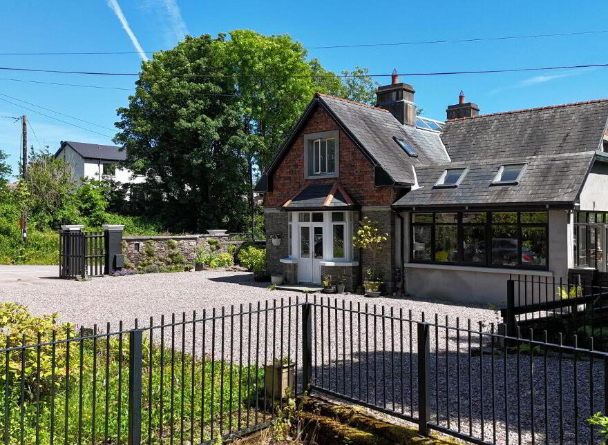 Parkgarriff Lodge, Laurel Hill, Monkstown, T12YNT7