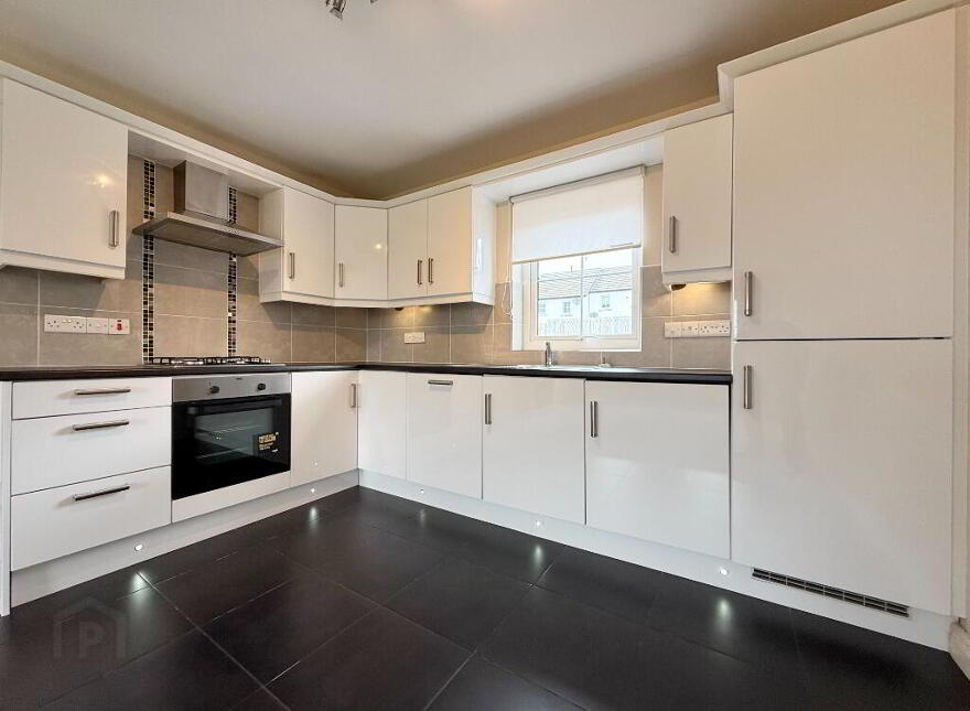 5 Lady Wallace Green, Lisburn, BT28 3NX