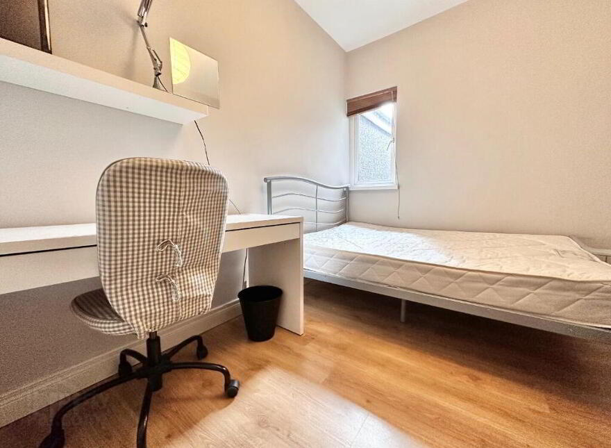 53 Sandhurst Gardens, Belfast, BT9 5AX
