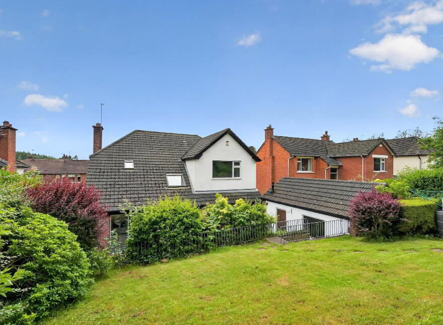 10 Hillside Drive, Stranmillis, Belfast, BT9 5EJ