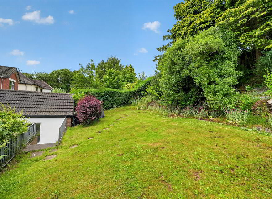 10 Hillside Drive, Stranmillis, Belfast, BT9 5EJ