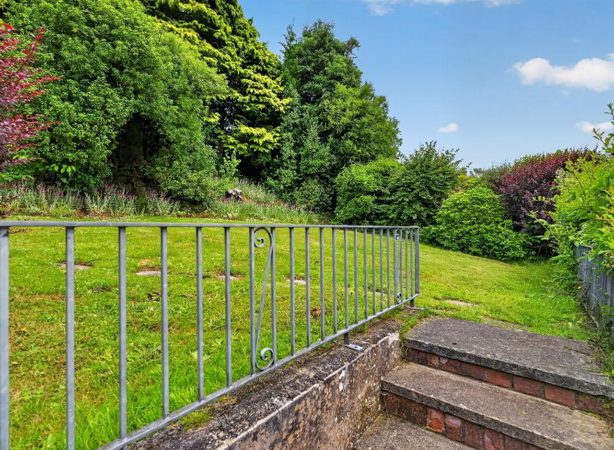 10 Hillside Drive, Stranmillis, Belfast, BT9 5EJ