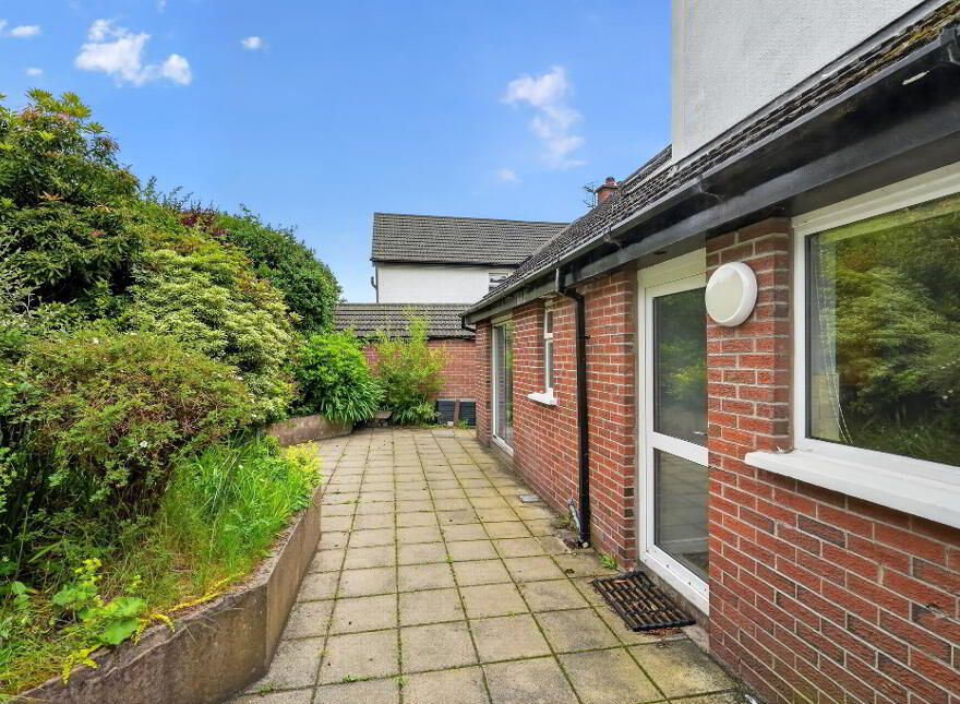 10 Hillside Drive, Stranmillis, Belfast, BT9 5EJ