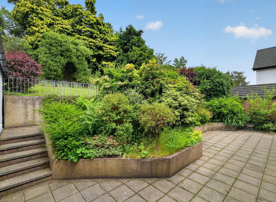 10 Hillside Drive, Stranmillis, Belfast, BT9 5EJ