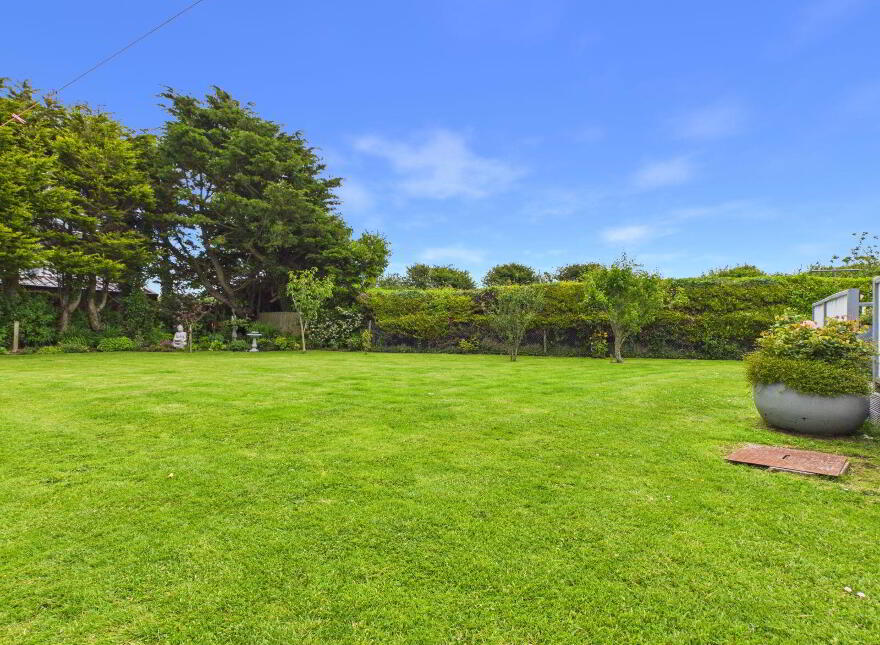 Ardnahinch, Garryvoe, Garryvoe, P25K802