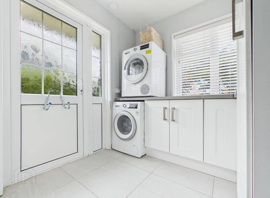 Ardnahinch, Garryvoe, Garryvoe, P25K802