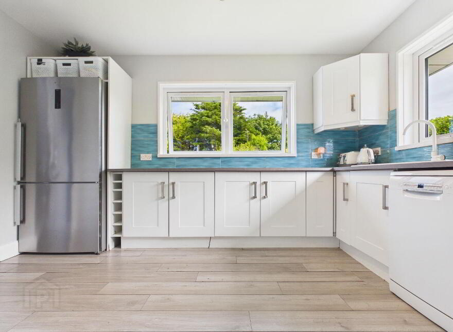 Ardnahinch, Garryvoe, Garryvoe, P25K802