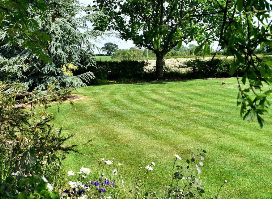 10 Chapel Road, Upper Ballinderry, BT28 2JF