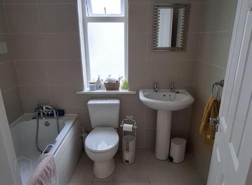 29 Cúirt Cregg, Galway Road, Derrylea, H71YP44