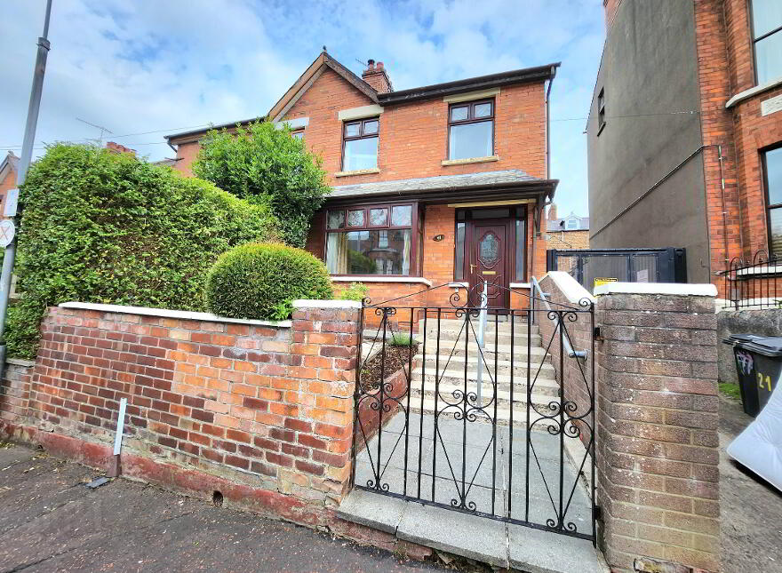 41 Madison Ave, Cavehill Road, North Belfast, BT15 5BX