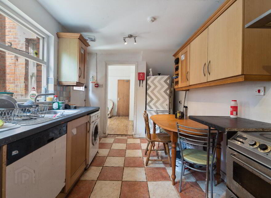 7 University Avenue, Belfast, BT7 1GX