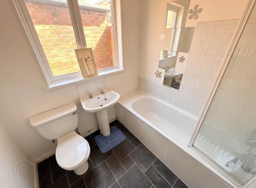 32 Iris Street, Falls Road, Belfast, BT12 7AR