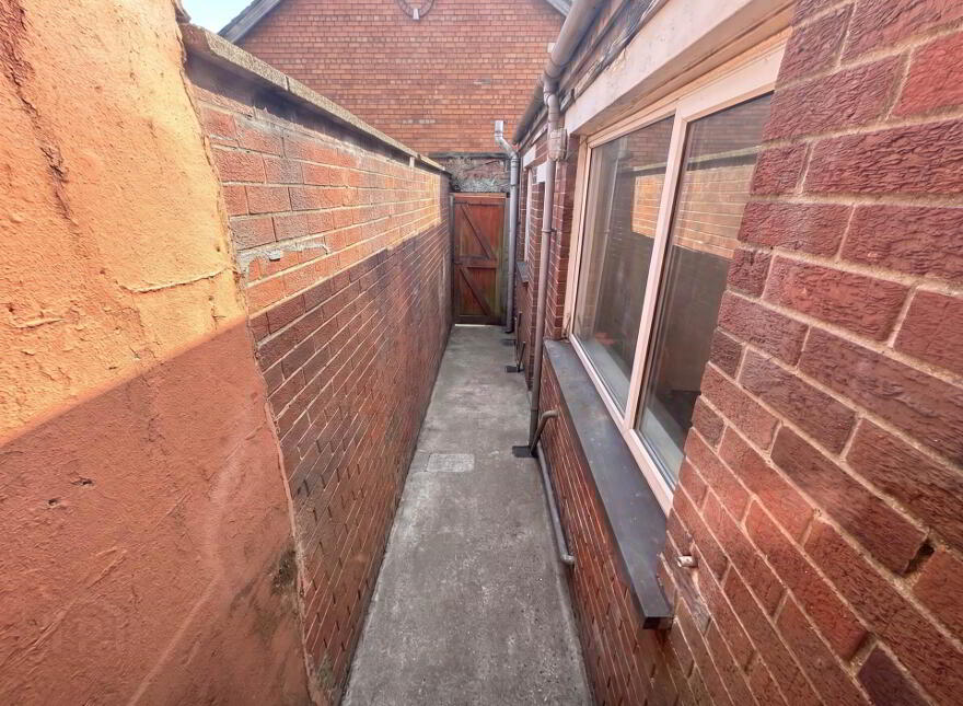 32 Iris Street, Falls Road, Belfast, BT12 7AR