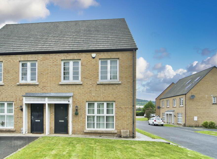 10 Eaton Court, Dunmurry, Belfast, BT17 9FT