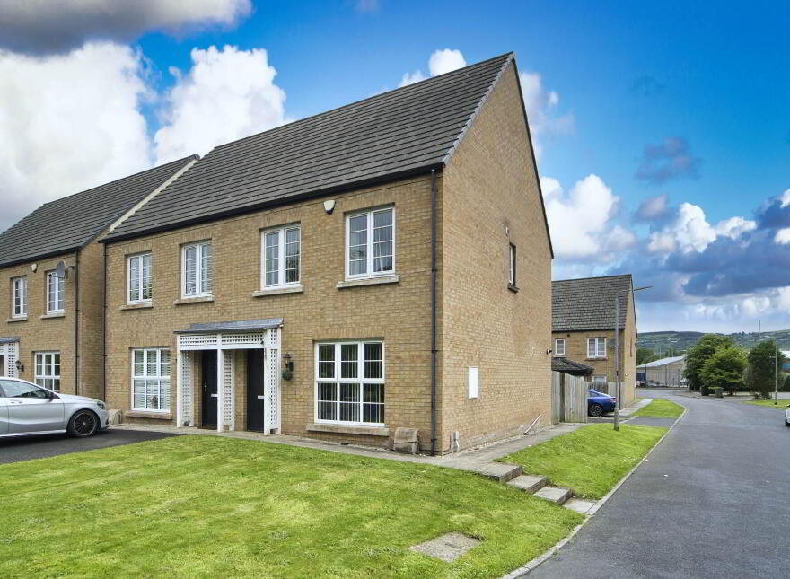 10 Eaton Court, Dunmurry, Belfast, BT17 9FT